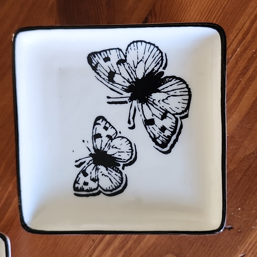 Set of 2 Ceramic Trinket Trays Size 4.5 inches - Picture 3 of 5